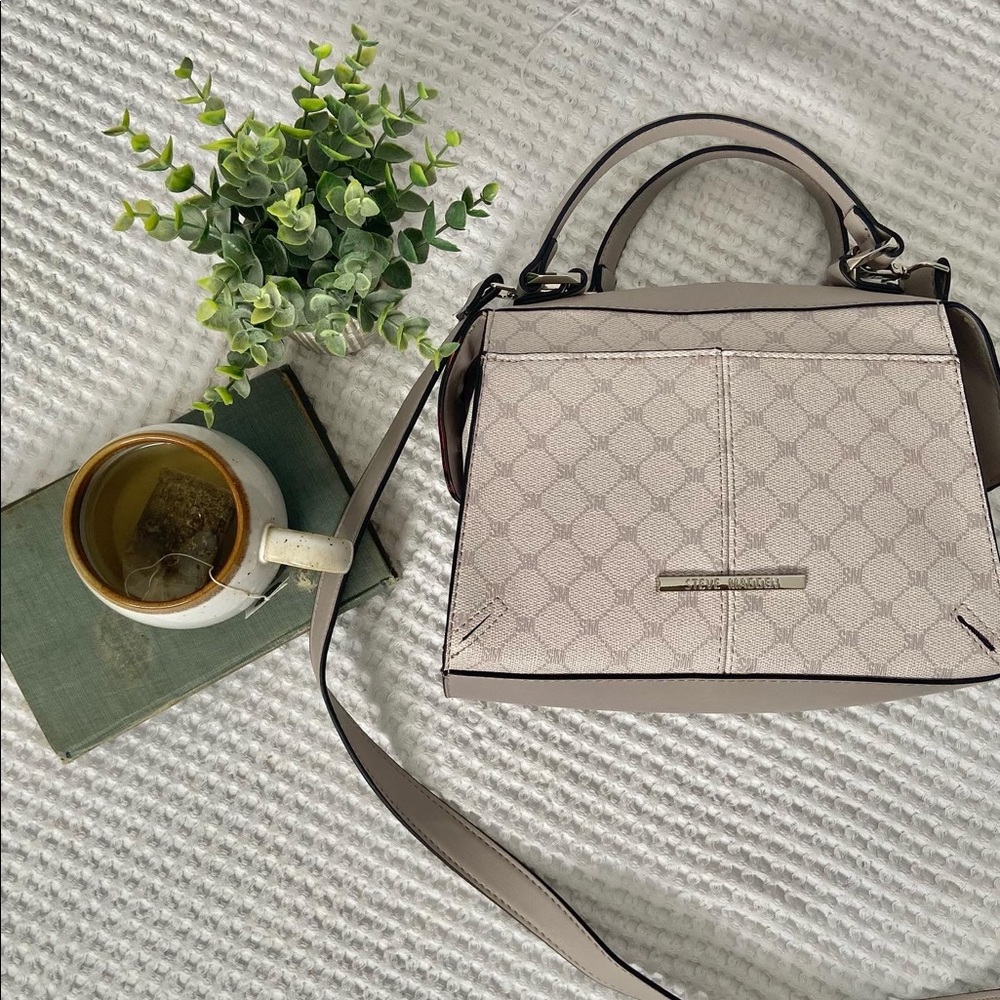 NWOT Steve Madden Medium sized Crossbody Hand back